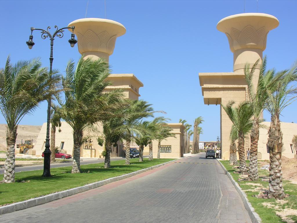 منتجع بيراميزا صن ست بيرل